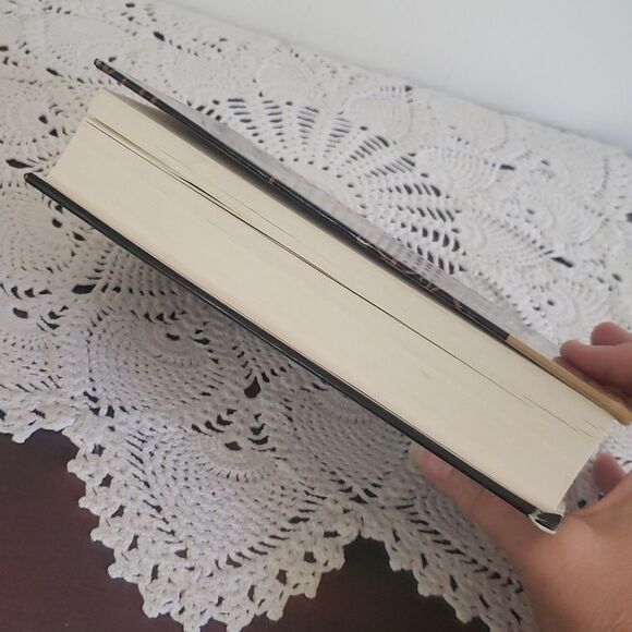 💚3/$20 Vintage Book - "The Cottage" by Danielle Steele (2002) - Large Print - Picture 6 of 12